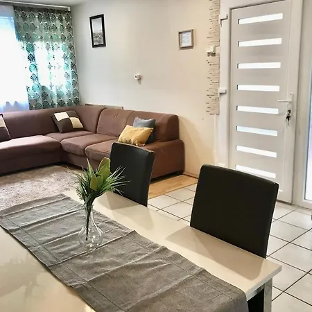 Toparti Kucko Holiday home Malyi